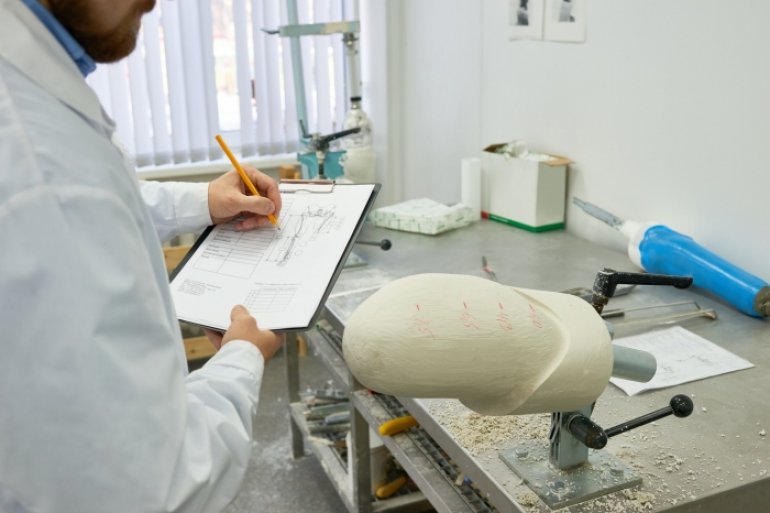 Technik ortopeda - czym się zajmuje?